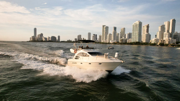 Yate Azimut Pato Golden Beach- Cartagena