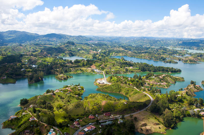 Yates en Guatapé: Explora el Paraíso Acuático de Colombia en Estilo