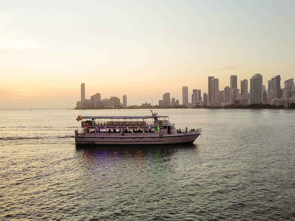 Bahía Tour: Discover Cartagena in a Unique Way