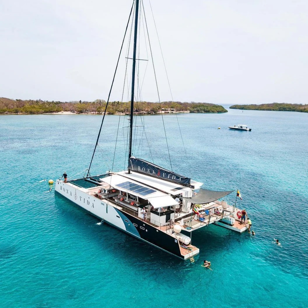 1. Catamaranes de Lujo al Servicio Para Ti
