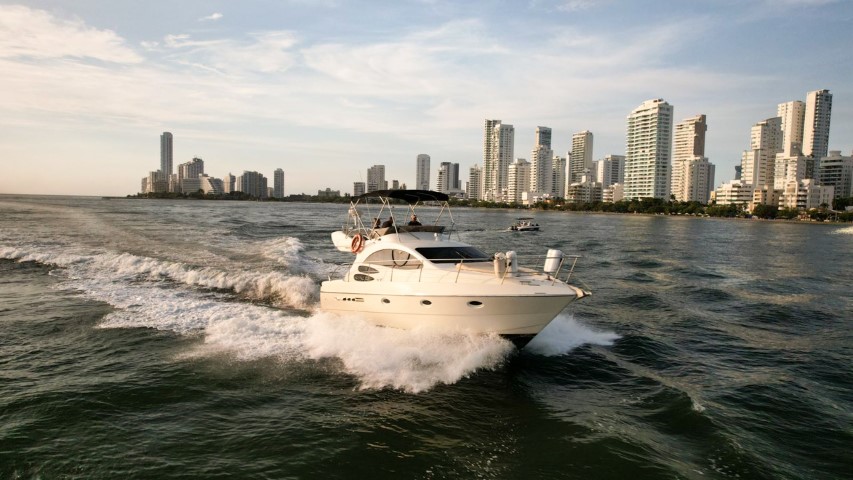 Yate Azimut Pato Golden Beach | Yate en beach